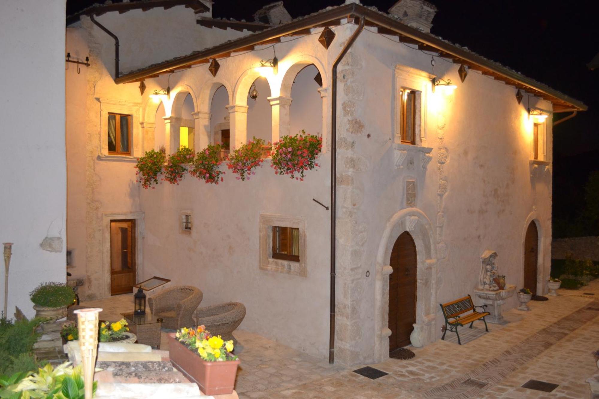 B&B Palazzo La Loggia Barisciano Dış mekan fotoğraf