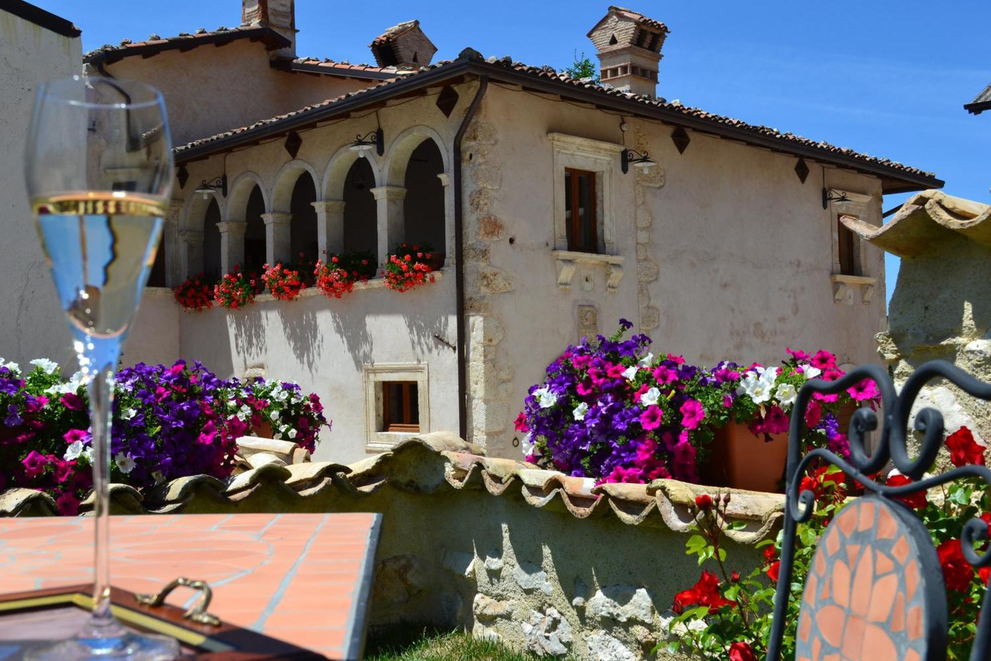 B&B Palazzo La Loggia Barisciano Dış mekan fotoğraf