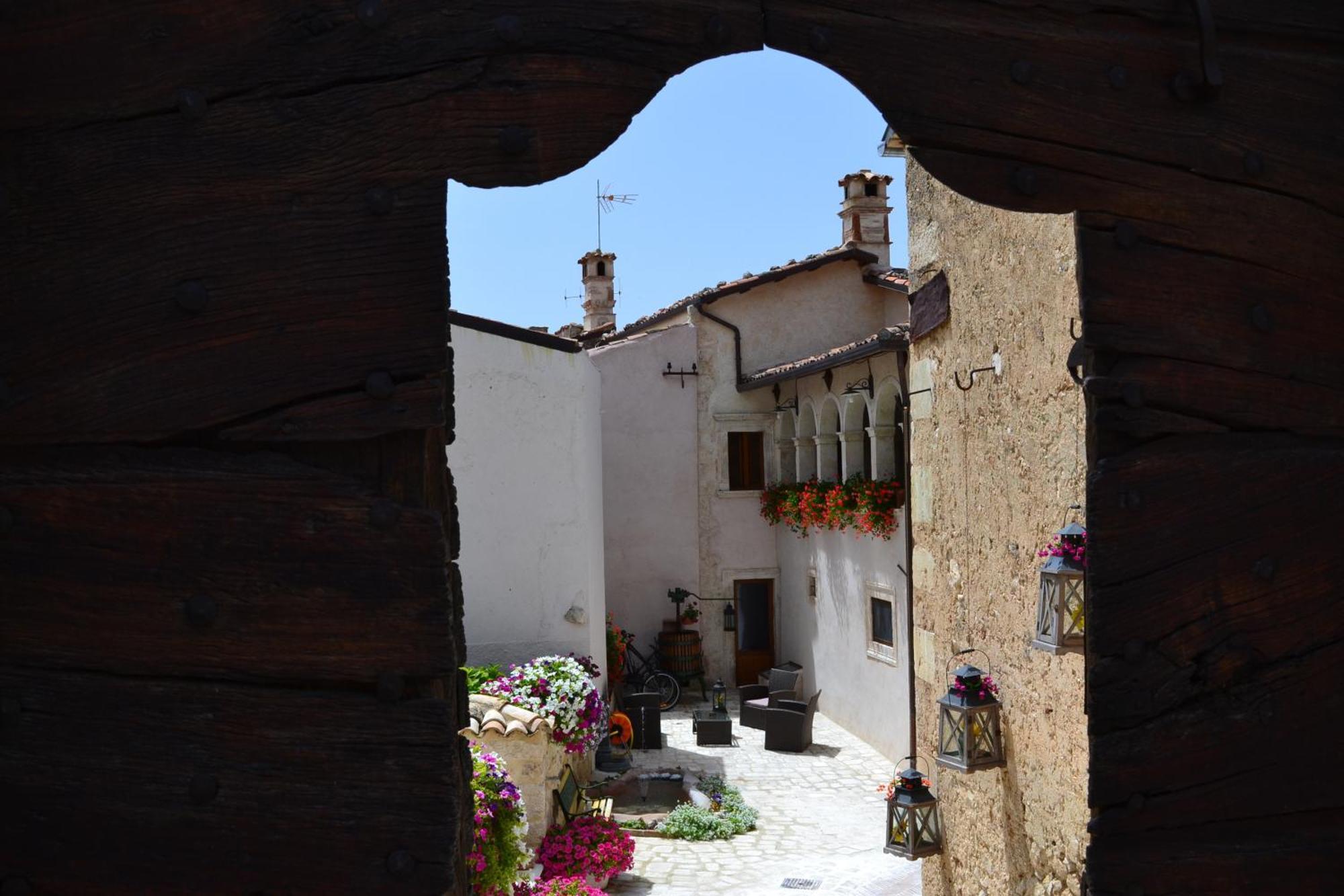 B&B Palazzo La Loggia Barisciano Dış mekan fotoğraf