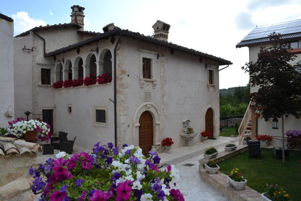 B&B Palazzo La Loggia Barisciano Dış mekan fotoğraf