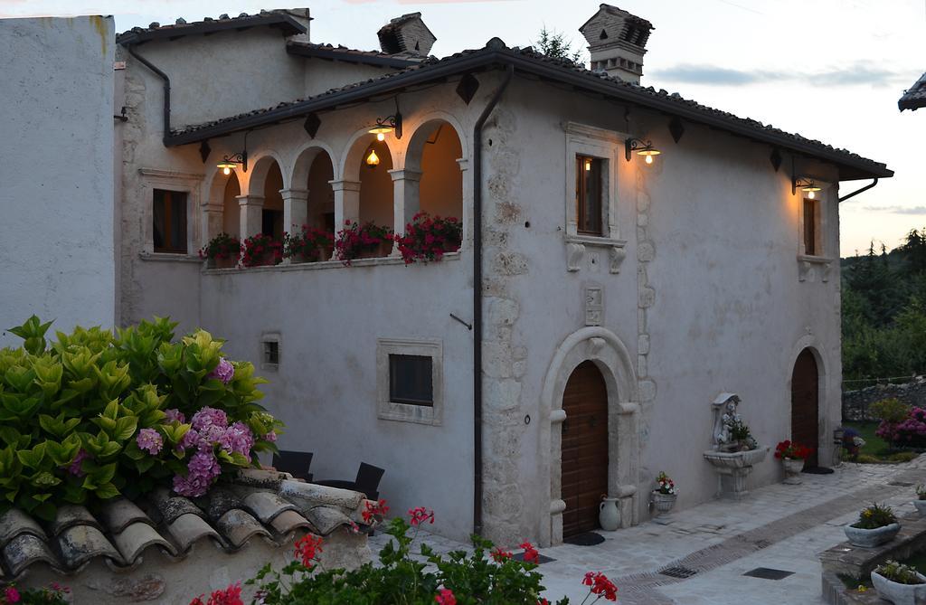 B&B Palazzo La Loggia Barisciano Dış mekan fotoğraf